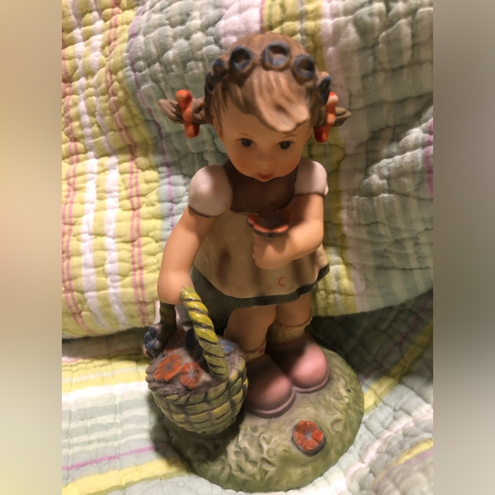 Hummel Girl Figurine with spring blossoms Basket bunny 1996 original